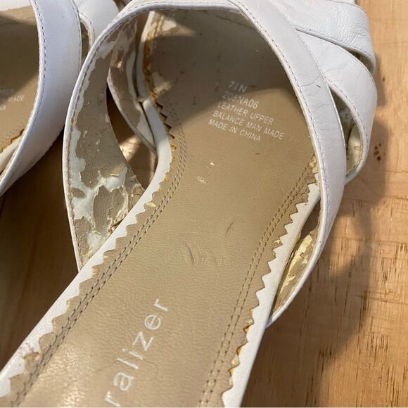 Naturalizer size 7.5 Narrow fit low heel pump mule style open toe shoe - Picture 8 of 12